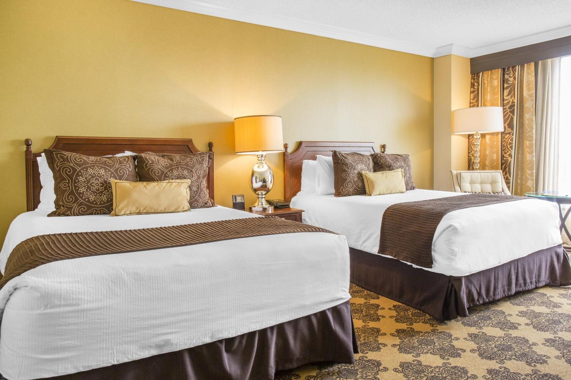 Premier Room Poolview - 2 Queen Beds